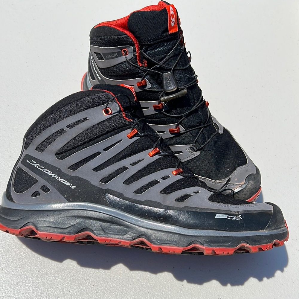 Men’s Salomon Synapse Mid Size 10 (Light Use).